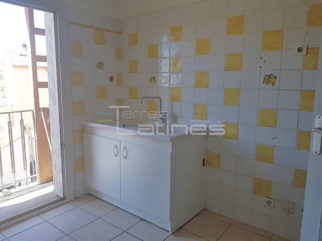 Location Appartement 4 pièces 69m² NIMES 30000