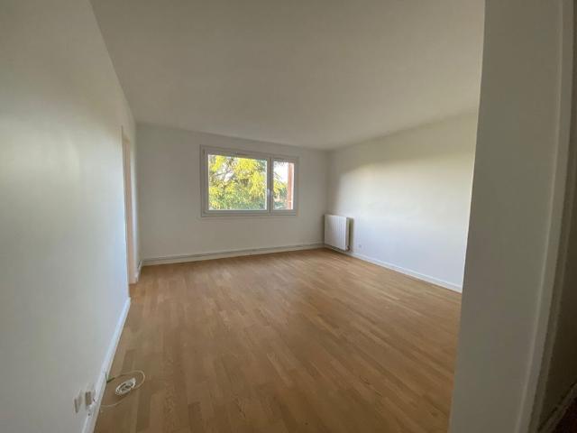 Location appartement 4 pièces, 73.00m², Buc