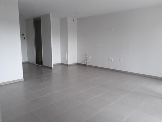 Location Appartement 4 pièces 73m² BARBERAZ 73000