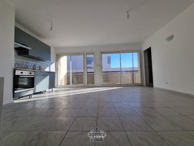 Location Appartement 4 pièces 70m² MARSEILLE 3ème