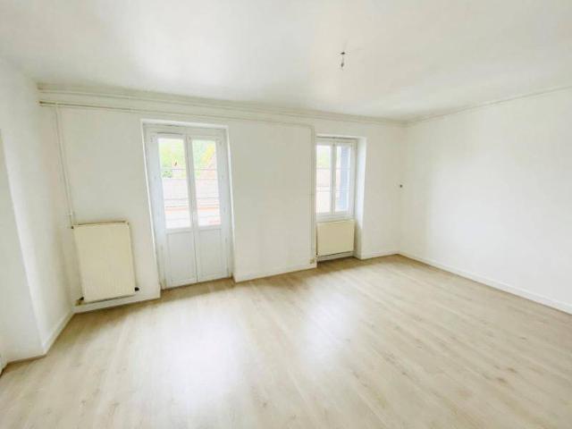 Location appartement 4 pièces 71.12 m² à Pierreclos 71960 5 465 €