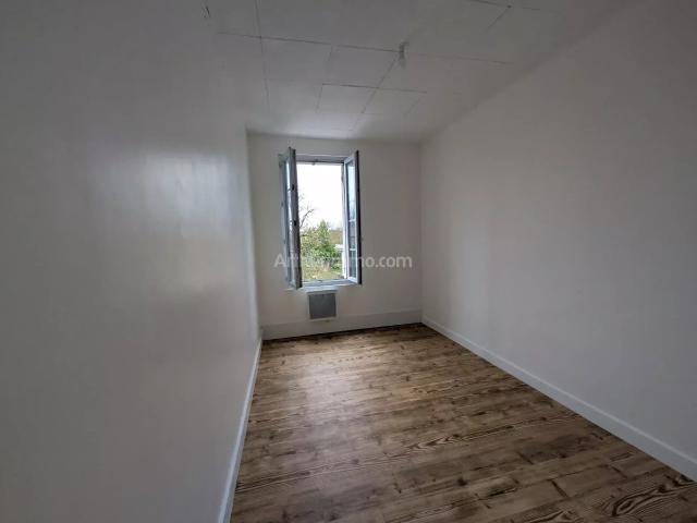Location Appartement 4 pièces 72 m2 à Saint Médard de Guizières