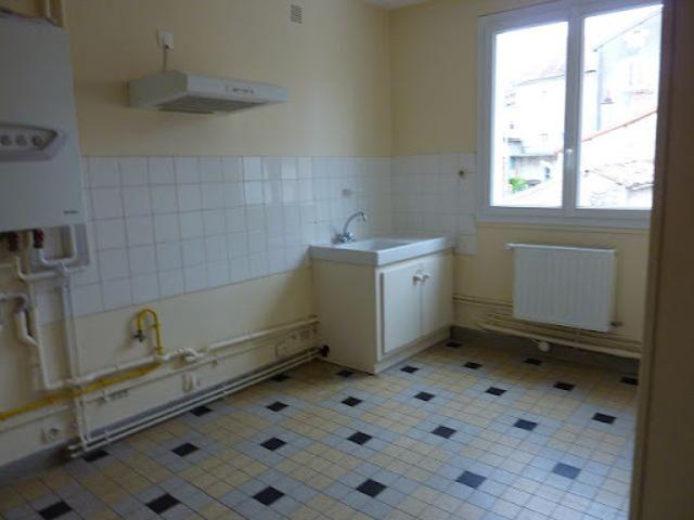 Location Appartement 4 pièces 77 m2 Montmorillon