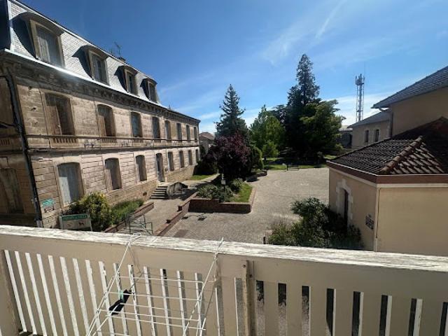 Location Appartement 4 pièces 77 m2 Saint Jean de Bournay