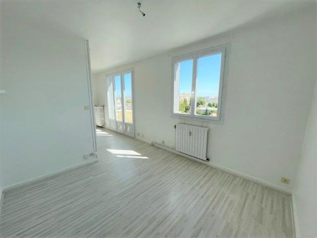 Location Appartement 4 pièces 77m²