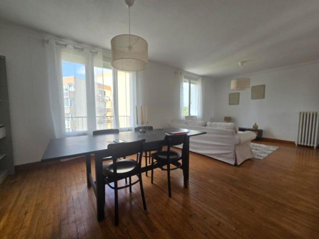 Location Appartement 4 pièces 77m²