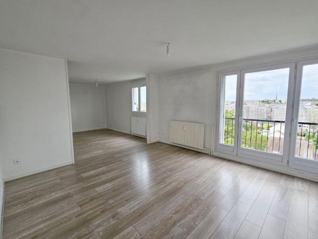 Location Appartement 4 pièces 77m² COMPIEGNE 60200
