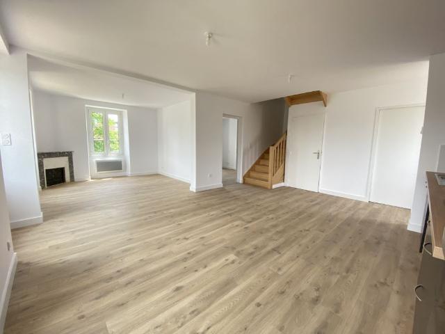 Location Appartement 4 pièces 77m² UHART CIZE 64220