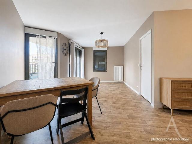Location appartement 4 pièces, 74.80m², Mantes la Ville