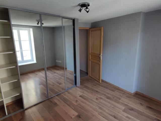 Location Appartement 4 pièces 74m²