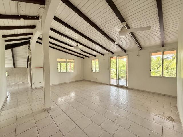 Location Appartement 4 pièces 74m² LES ABYMES 97139