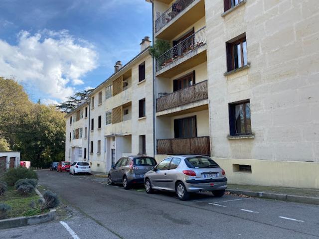 Location Appartement 4 pièces 75 m2 Aix en Provence