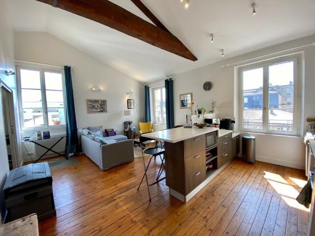 Location Appartement 4 pièces 75m² BORDEAUX 33100