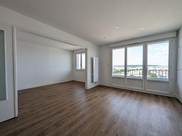 Location appartement 4 pièces, 76.79m², Reims