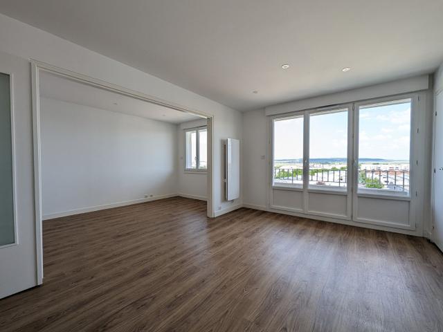 Location appartement 4 pièces, 76.79m², Reims