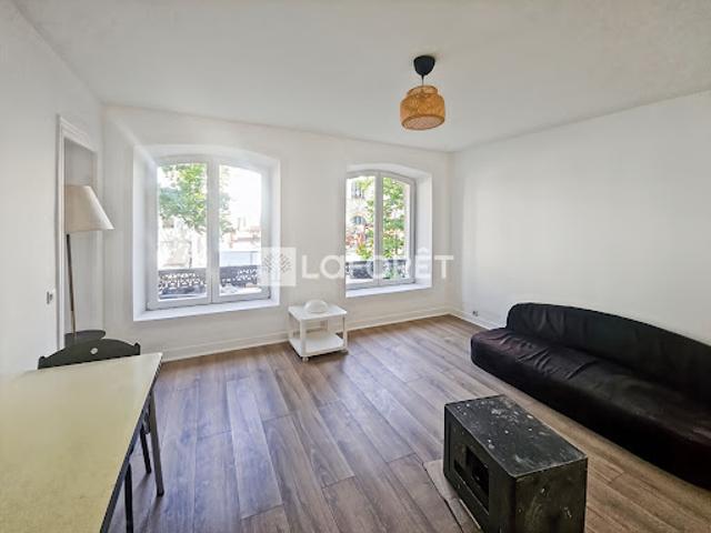 Location Appartement 4 pièces 76.02 m2 Paris 10ème