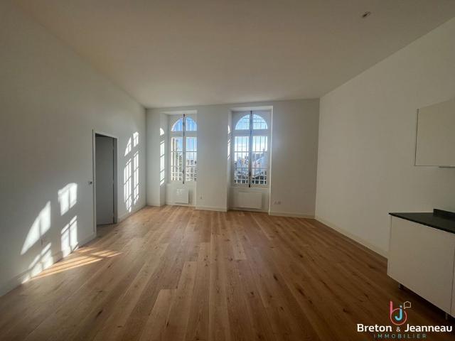 Location Appartement 4 pièces 76m²
