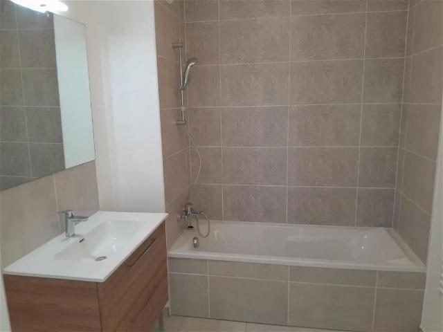 Location appartement 4 pièces 76m² à Meythet 74960