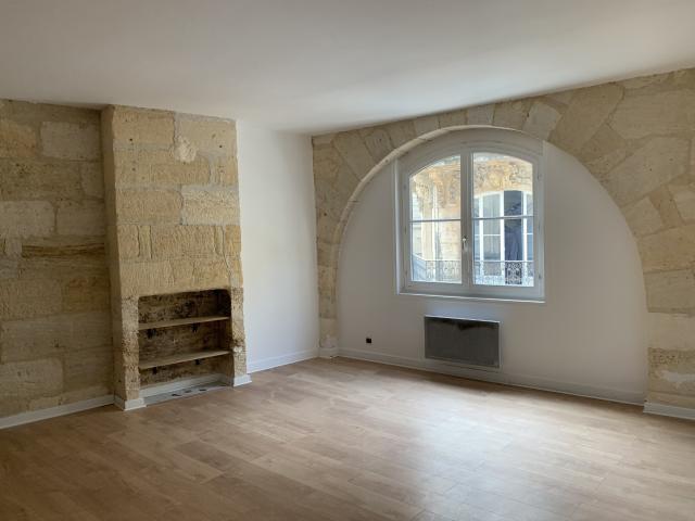 Location Appartement 4 pièces 76m² BORDEAUX 33000