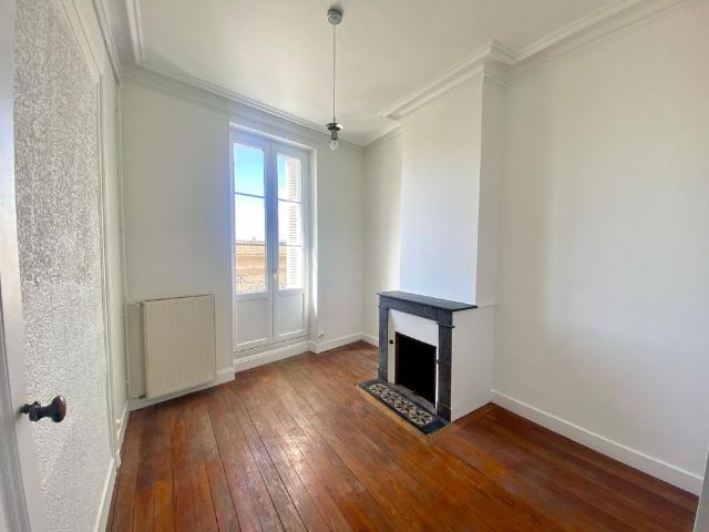 Location Appartement 4 pièces 76m² BORDEAUX 33000