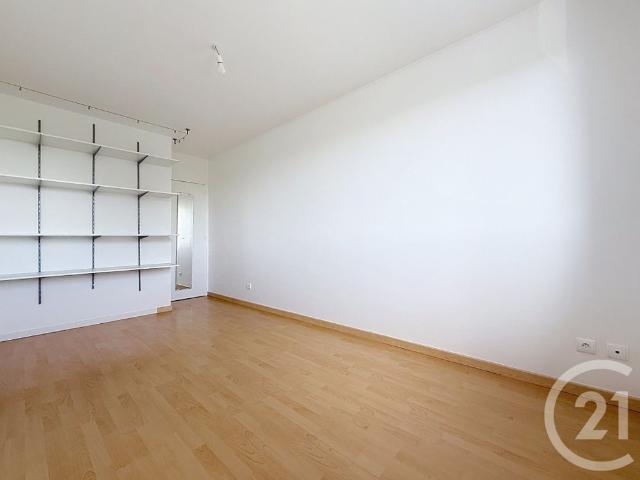 Location Appartement 4 pièces 76m² ST JULIEN LES VILLAS 10800