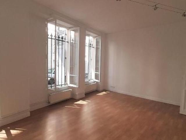 Location Appartement 4 pièces 76m² PARIS 7ème