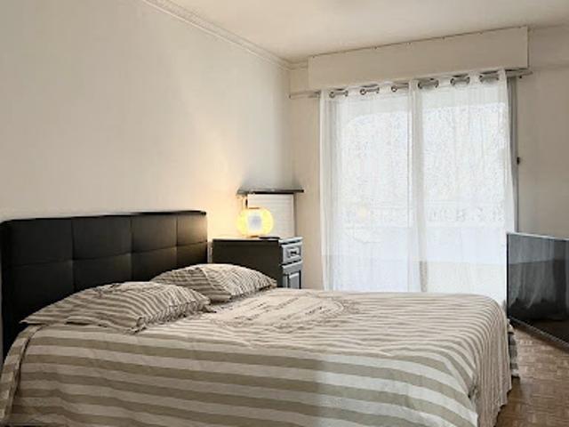 Location Appartement 4 pièces 79 m2 Paris 19ème