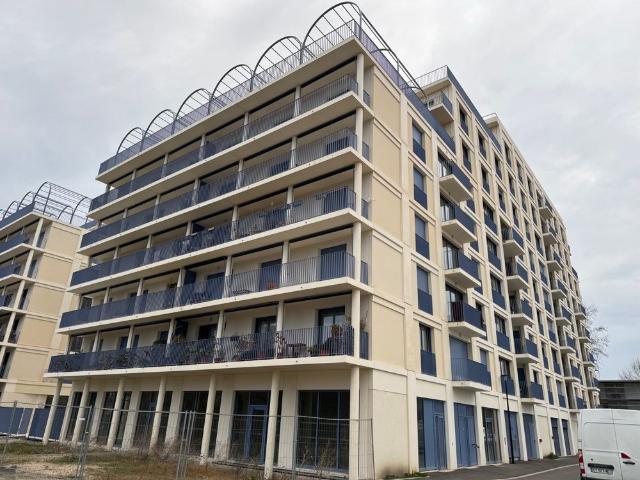 Location Appartement 4 pièces 79m² BORDEAUX 33800