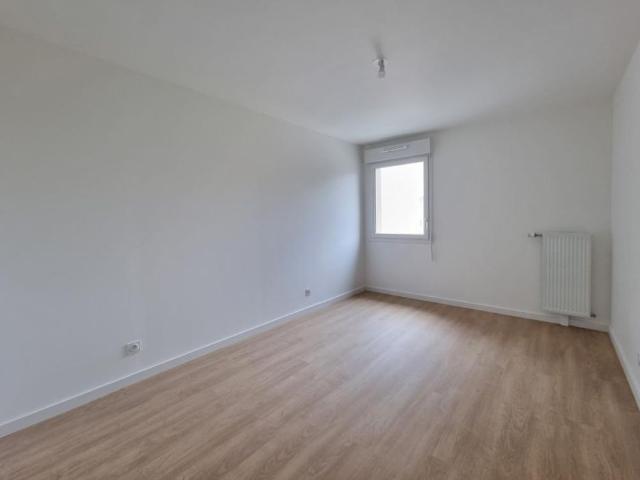 Location Appartement 4 pièces 79m² MONT ST AIGNAN 76130