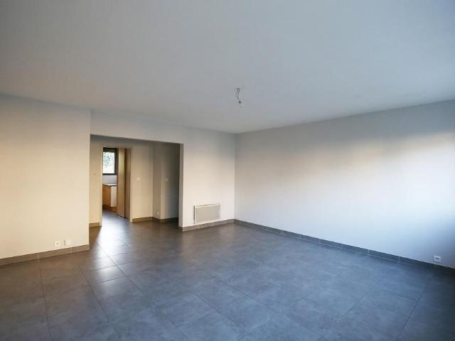 Location Appartement 4 pièces 79m² MILLAU 12100