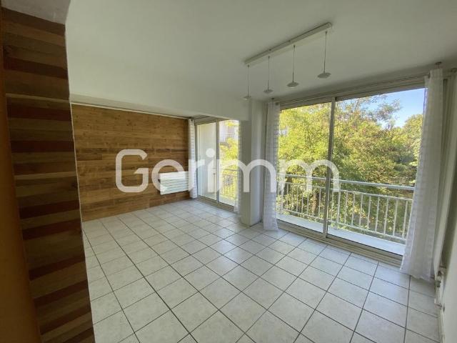 Location Appartement 4 pièces 79m² ST MARTIN D HERES 38400