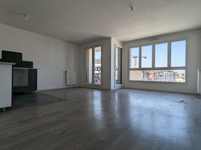 Location Appartement 4 pièces 83.09 m2 Saint Denis