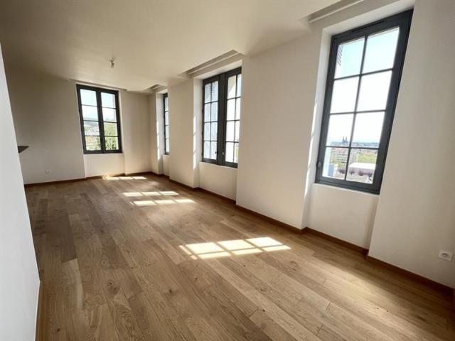 Location Appartement 4 pièces 83m² CHAMALIERES 63400