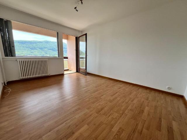 Location Appartement 4 pièces 80m²