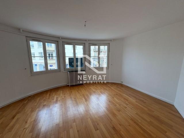 Location Appartement 4 pièces 80m² AUTUN 71400
