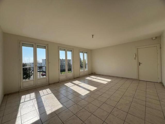 Location Appartement 4 pièces 80m² ST JEAN DE BRAYE 45800