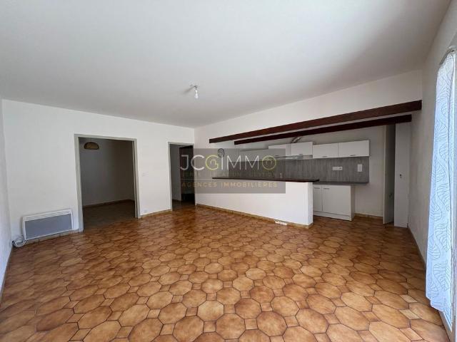 Location Appartement 4 pièces 80m² PUGET VILLE 83390