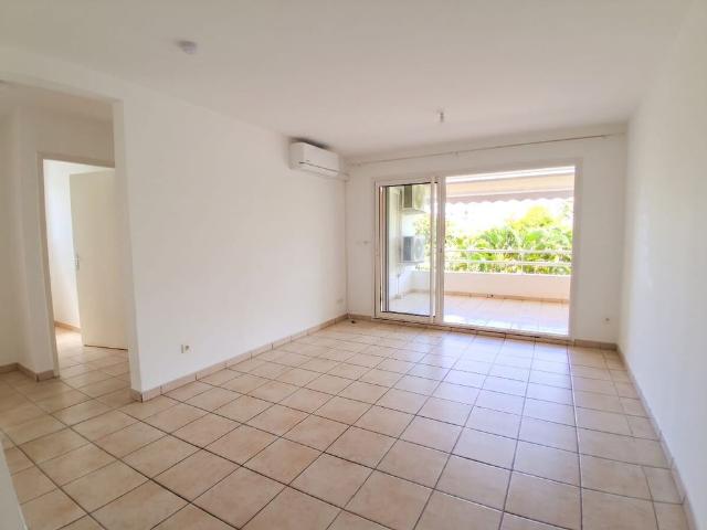 Location appartement 4 pièces, 82.30m², La Trinité