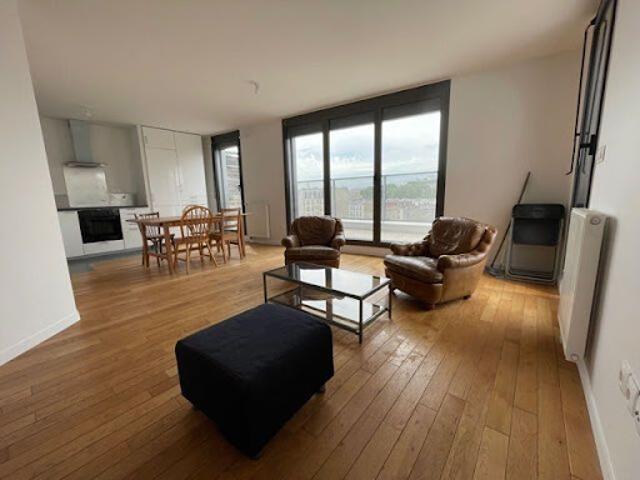 Location Appartement 4 pièces 82 m2 Paris 18ème