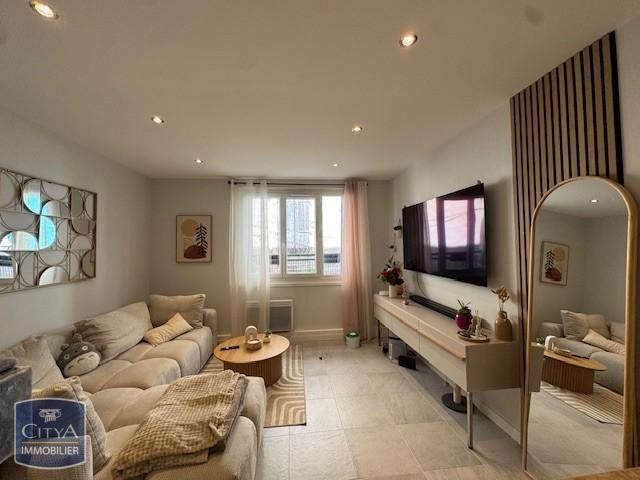 Location Appartement 4 pièces 82m² NISSAN LEZ ENSERUNE 34440