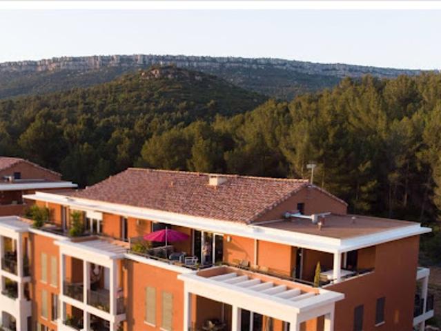 Location Appartement 4 pièces 87 m2 Châteauneuf le Rouge