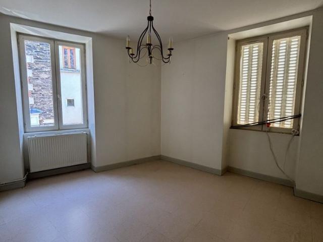 Location Appartement 4 pièces 87m² ALLASSAC 19240