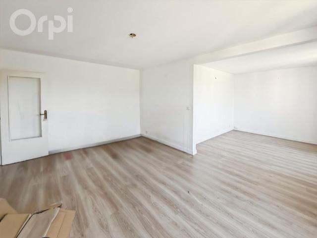 Location Appartement 4 pièces 87m² SENLIS 60300