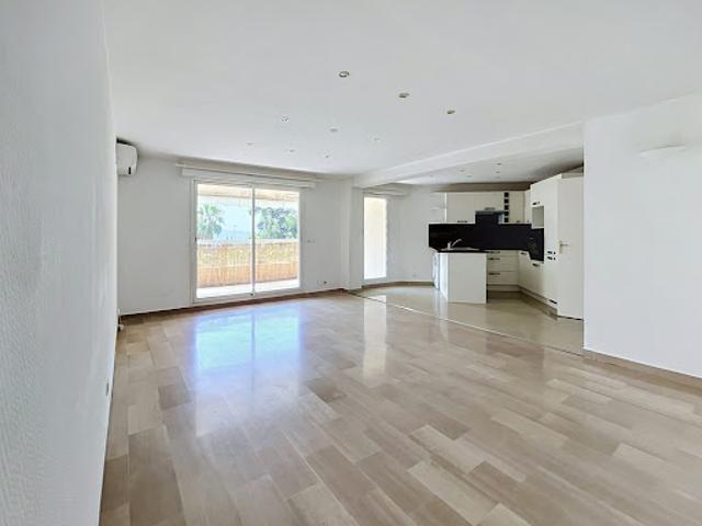 Location Appartement 4 pièces 84.29 m2 Mougins