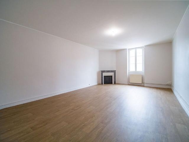 Location Appartement 4 pièces 84m²