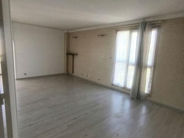 Location Appartement 4 pièces 84m² LES ULIS 91940
