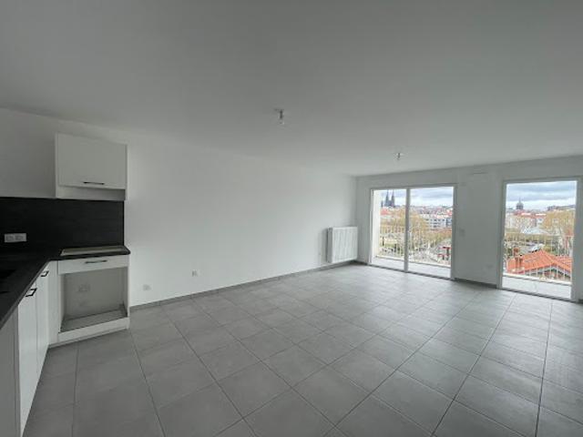 Location Appartement 4 pièces 85.6 m2 Clermont Ferrand