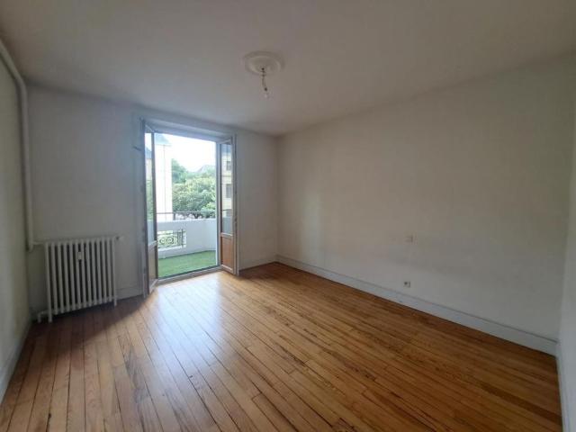 Location Appartement 4 pièces 85m² CHAMBERY 73000
