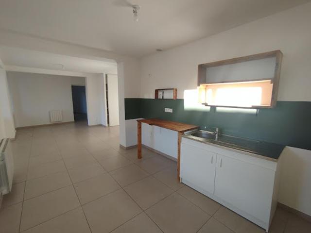 Location Appartement 4 pièces 86 m2 Lablachère