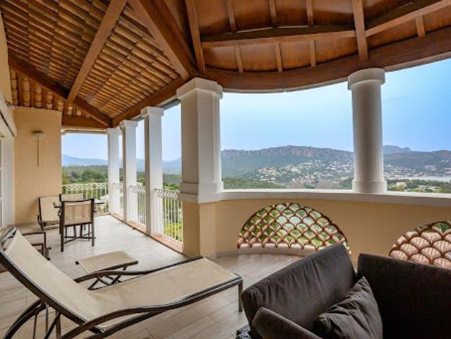 Location Appartement 4 pièces 86 m2 Saint raphael